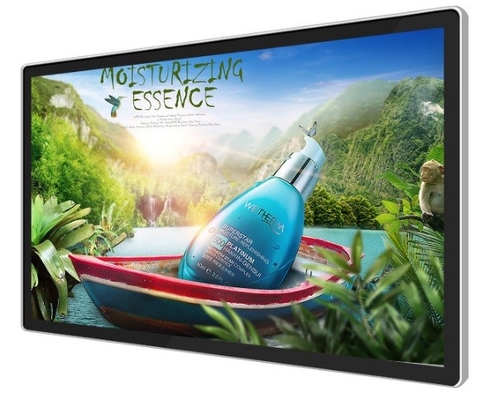 La mosaïque examine l'affichage de publicité fixé au mur